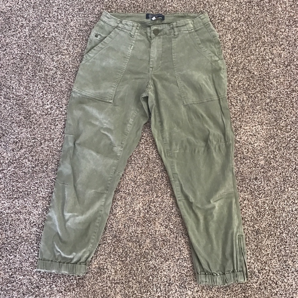 Super cute BoomBoom Jeans Olive Green Joggers Sz 30